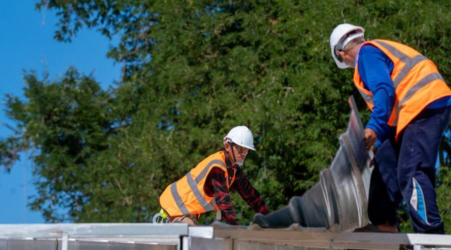 Professional gutter cleaning in Eure, NC
